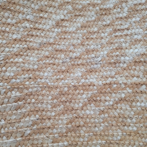 Artwinds Woven Straw Adult Tote Bag - Picture 5 of 8